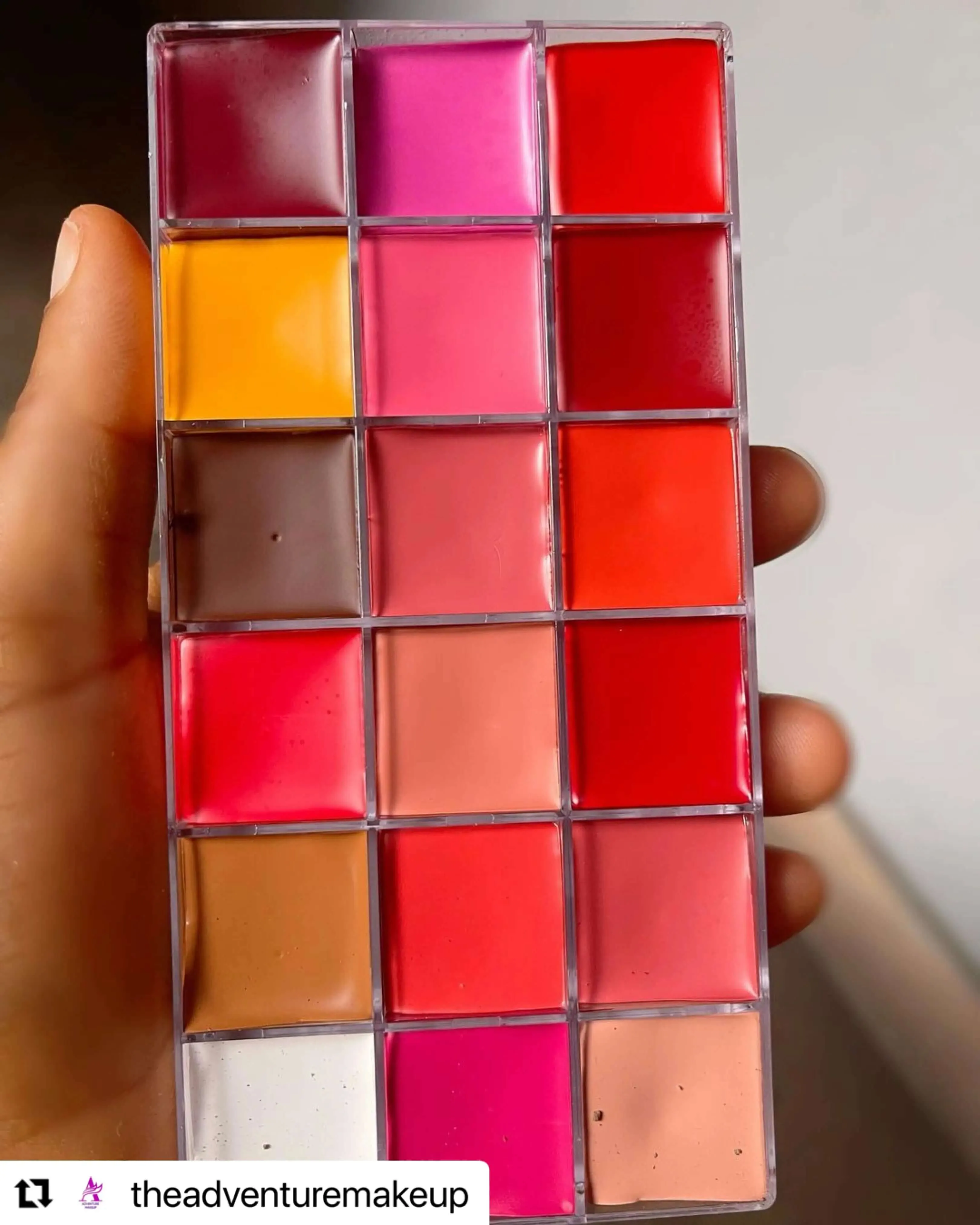 Adventure 18 in 1 Lip Palette