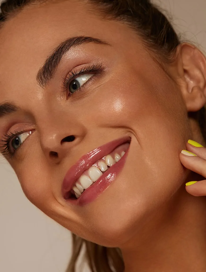 Dewy Highlight Glossy Cheek Glow