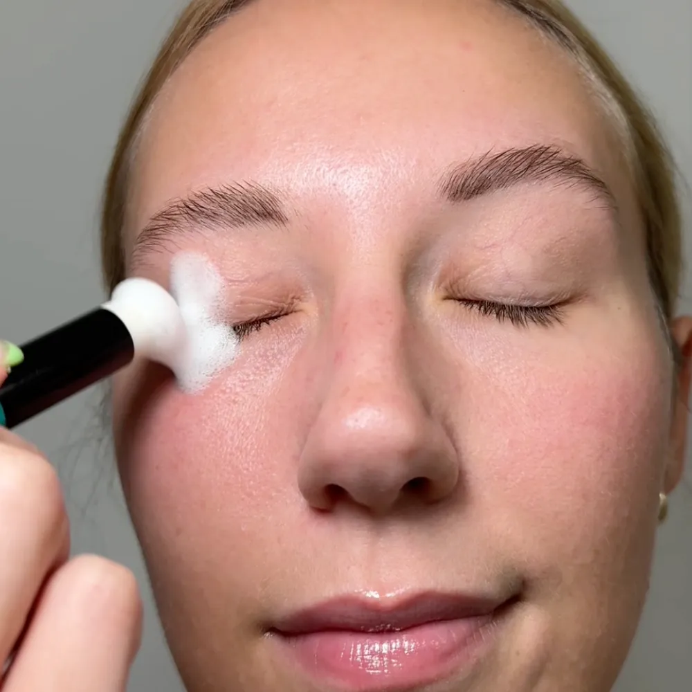 Eyelid Margin Cleansing Brush Sample