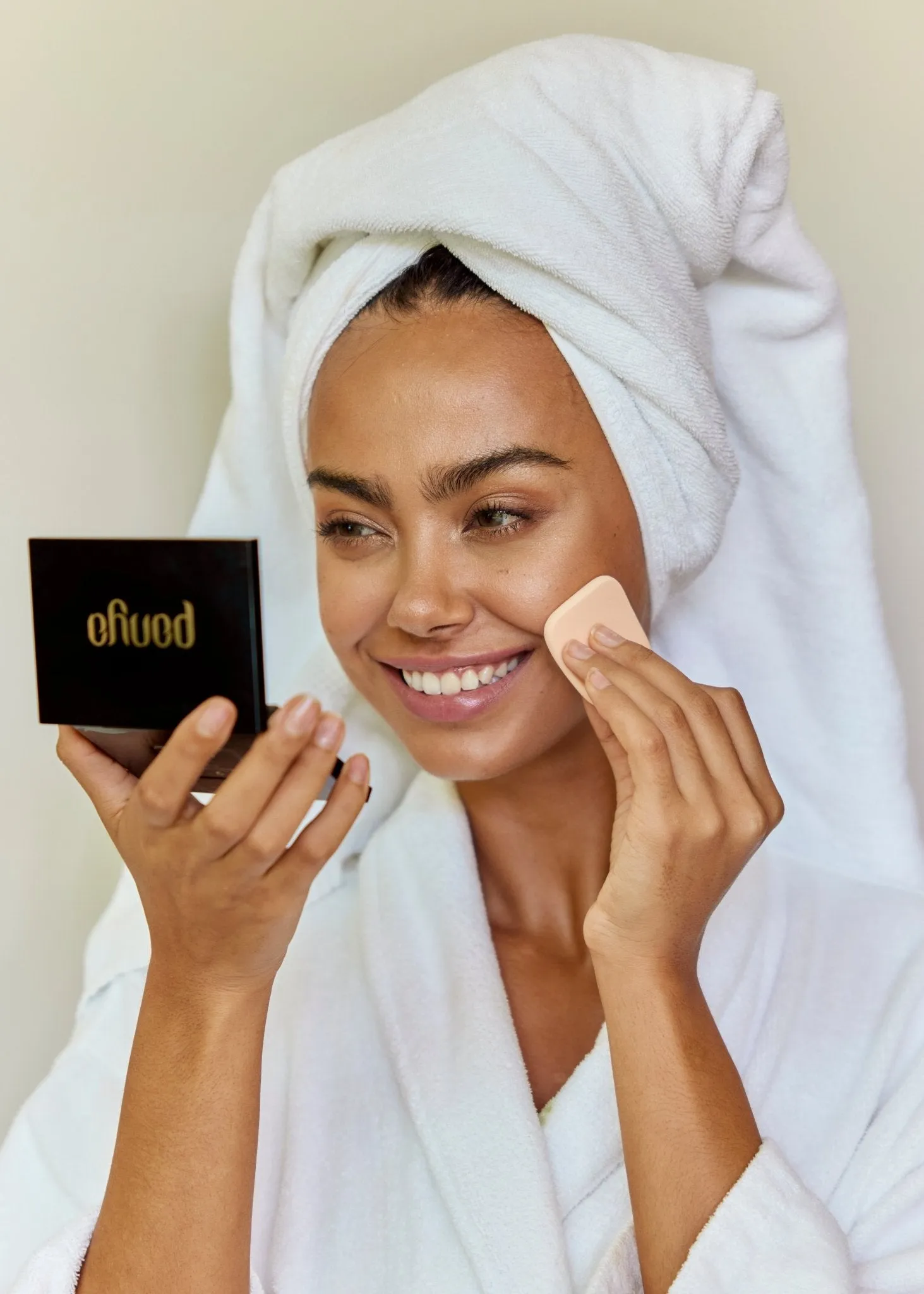 Golden Moringa Powder Foundation: A Flawless Canvas
