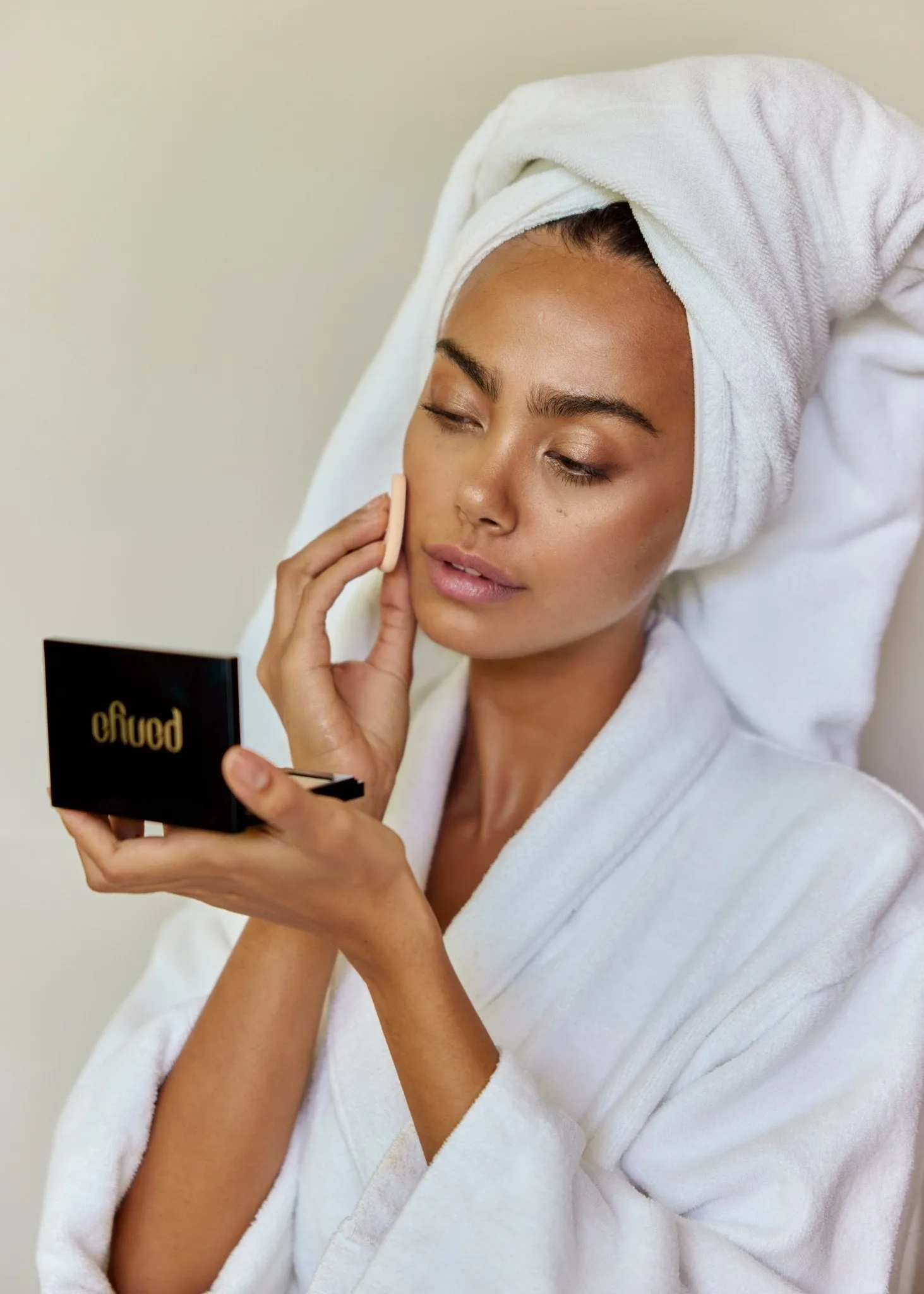 Golden Moringa Powder Foundation: A Flawless Canvas
