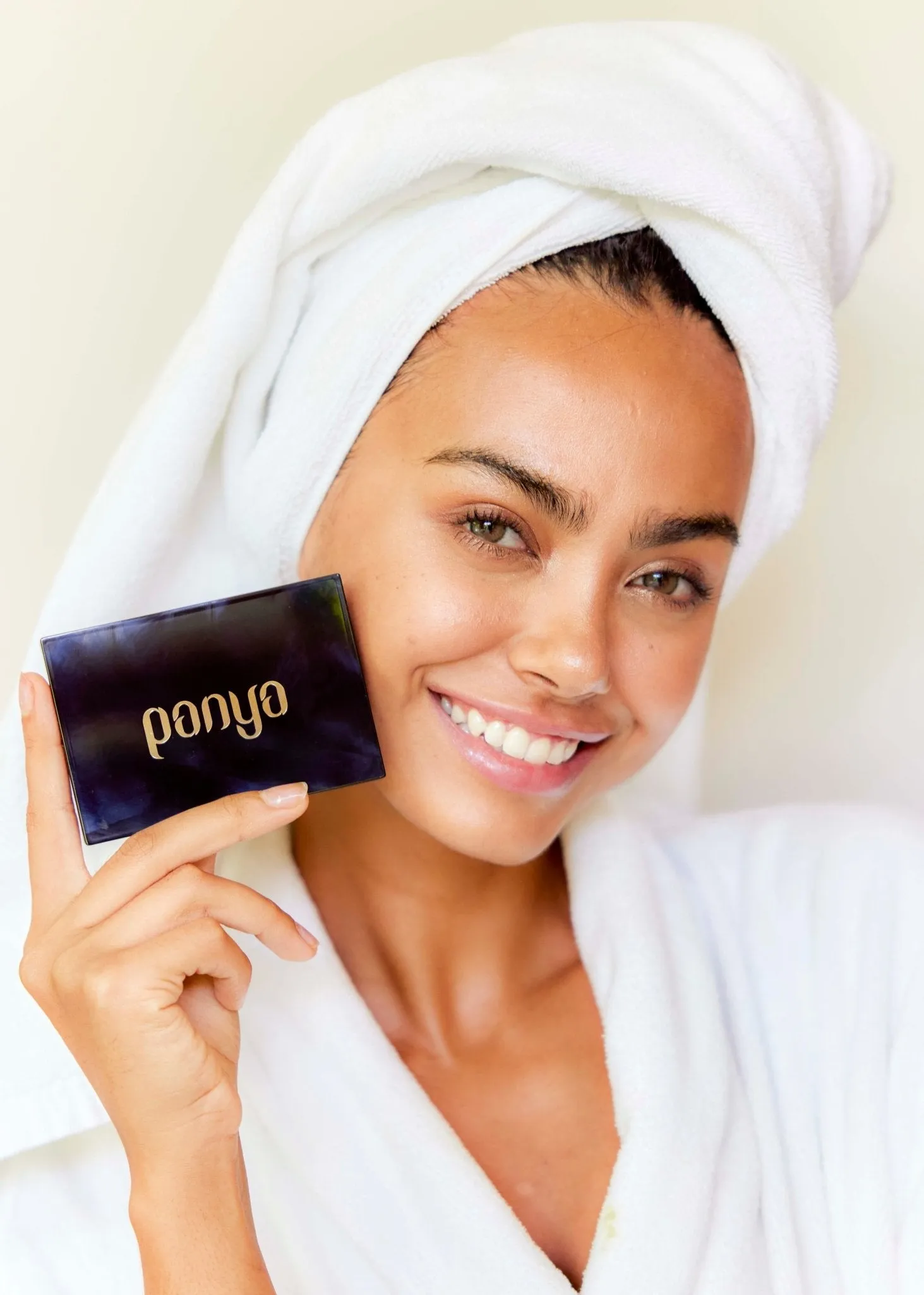 Golden Moringa Powder Foundation: A Flawless Canvas