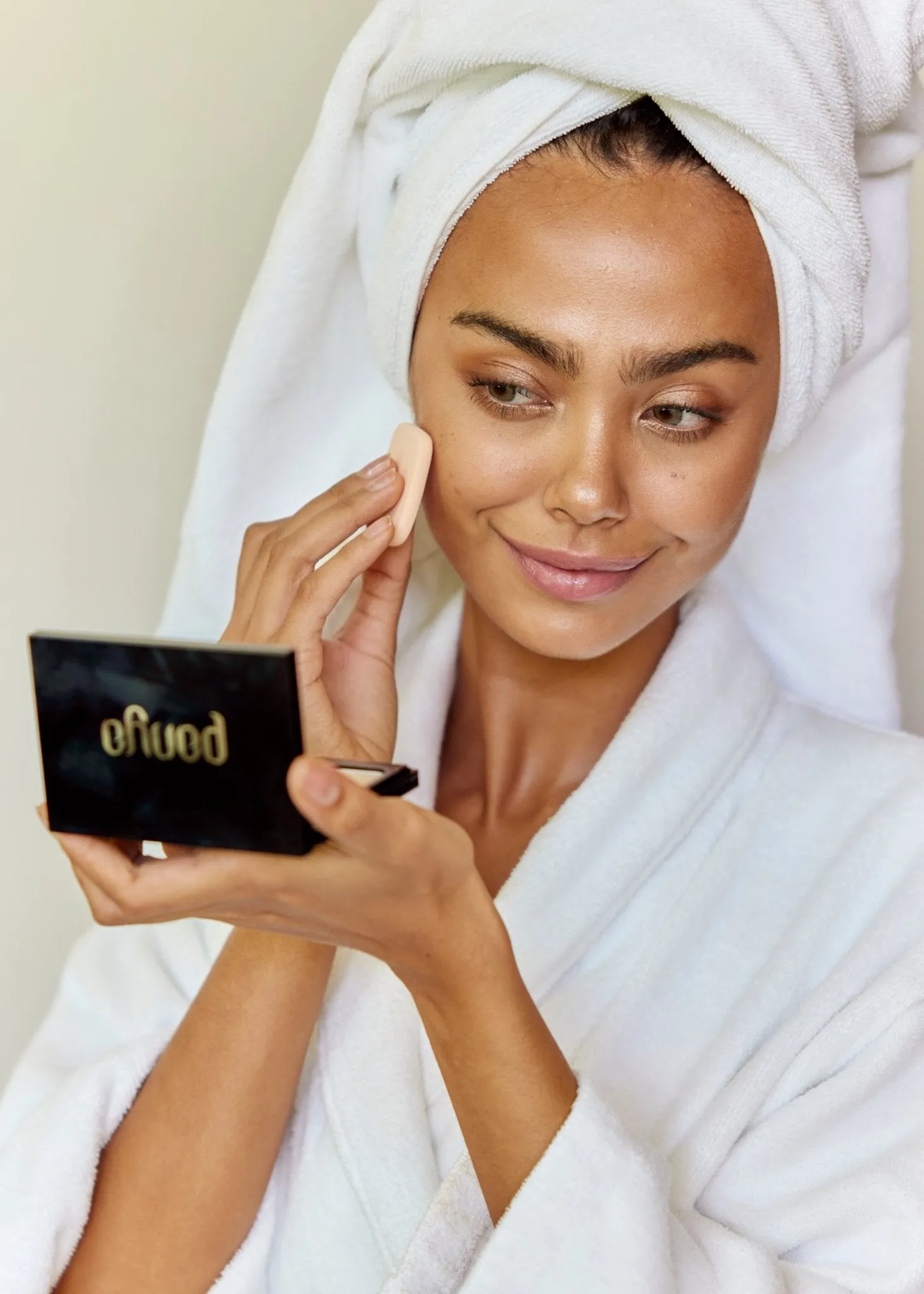 Golden Moringa Powder Foundation: A Flawless Canvas