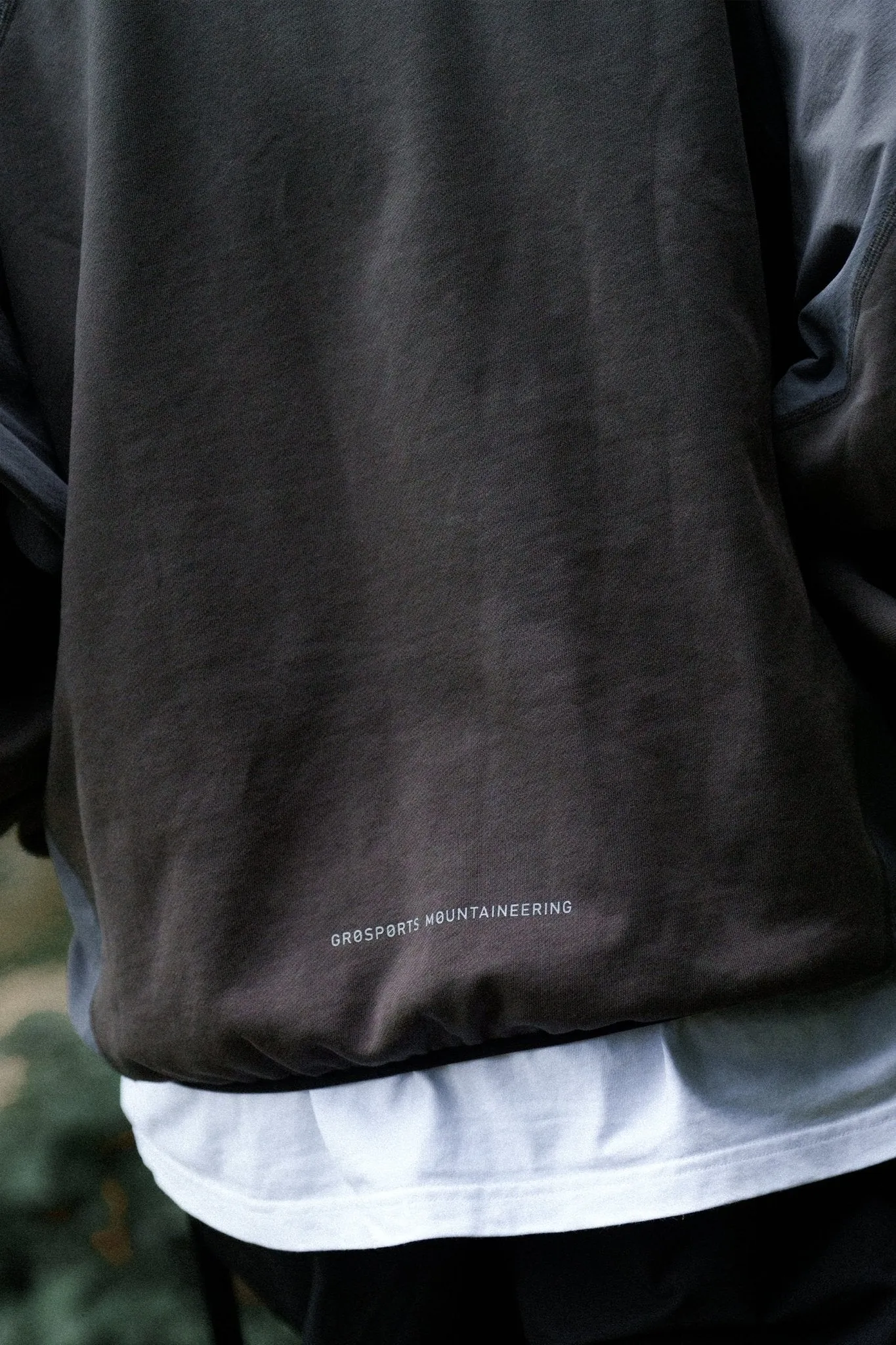 GROSPORTS NYLON PANEL HALF ZIP SWEATER/ CHARCOAL