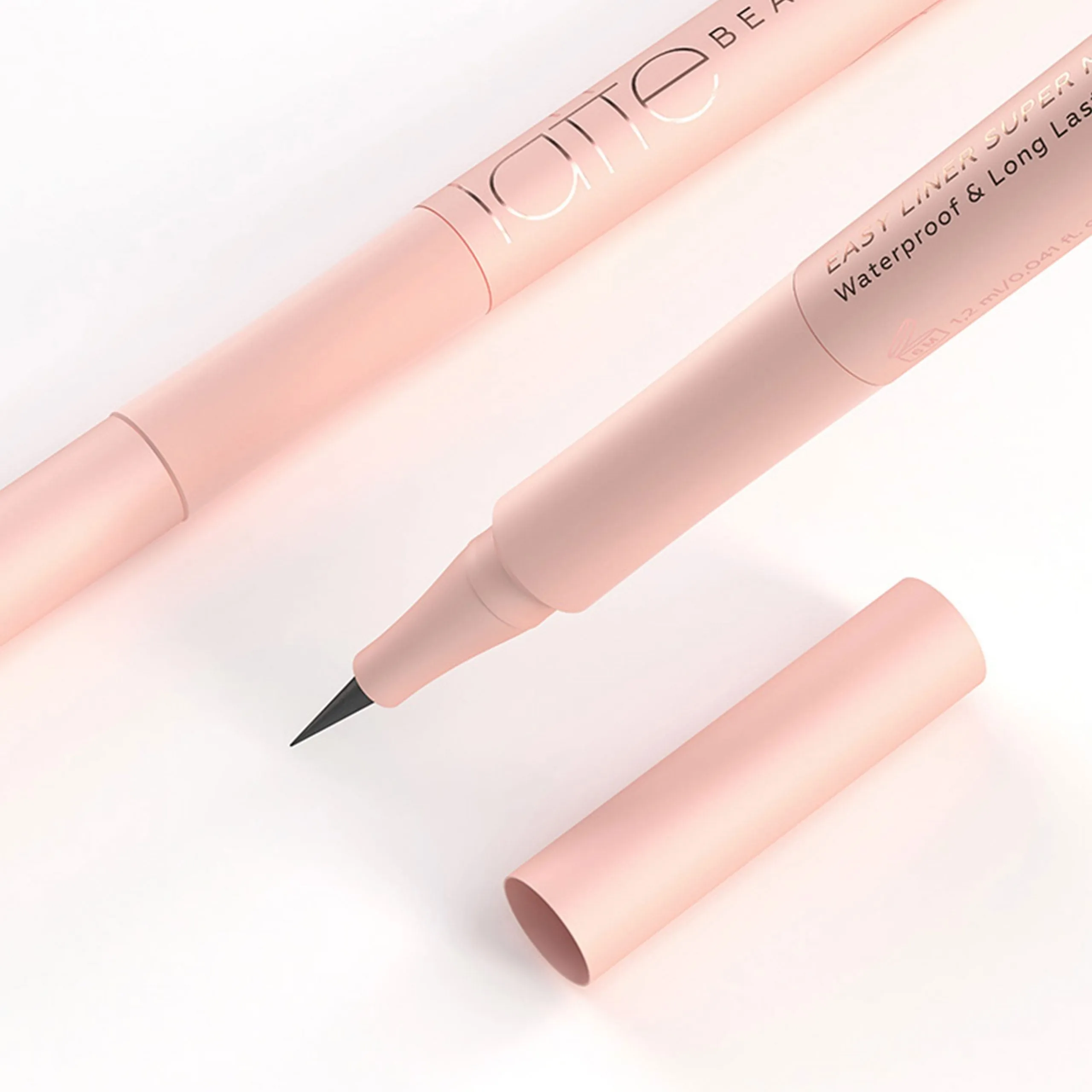 Liquid eyeliner for makeup