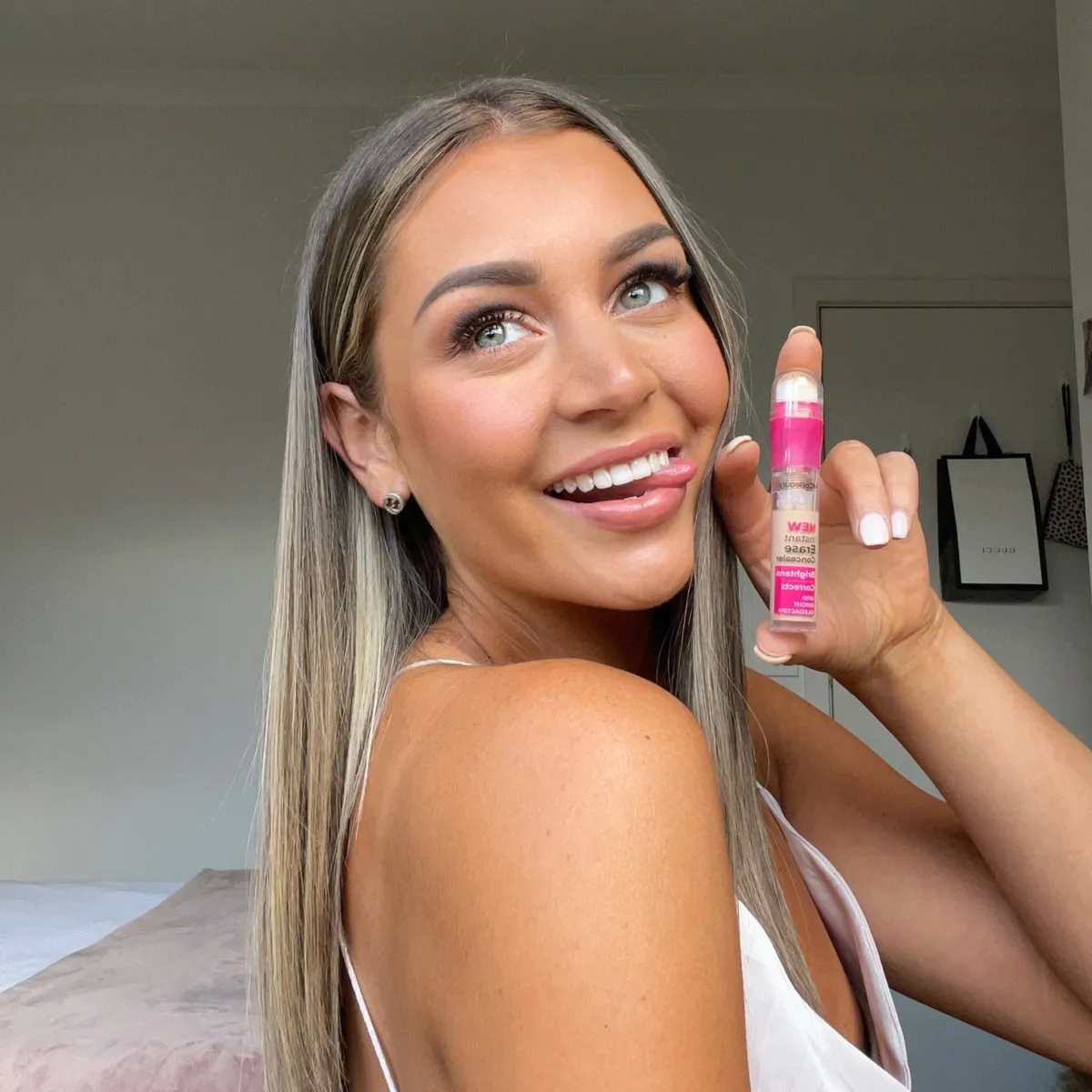 MCOBEAUTY Instant Erase Concealer - Ivory