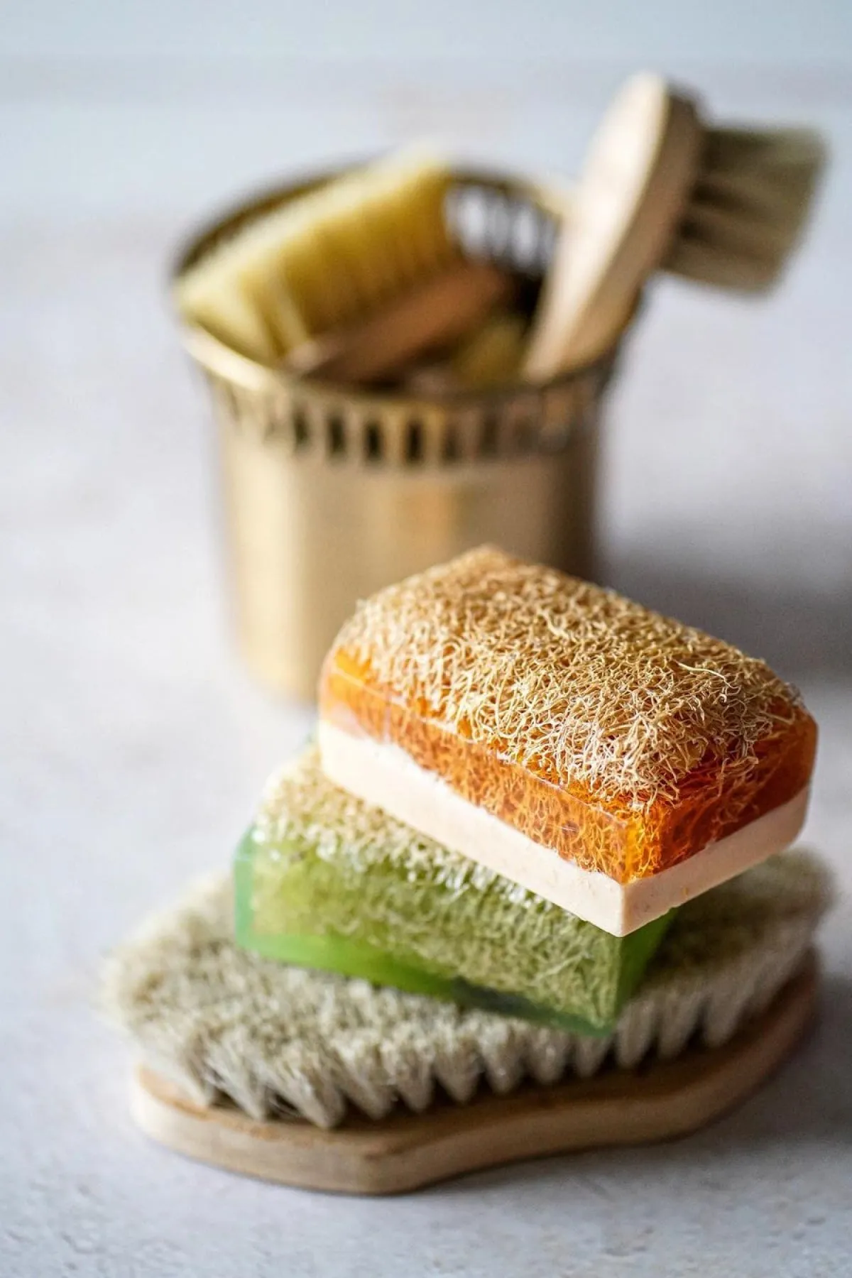 MØDA Aloe Vera Vegan Soap with Natural Loofah