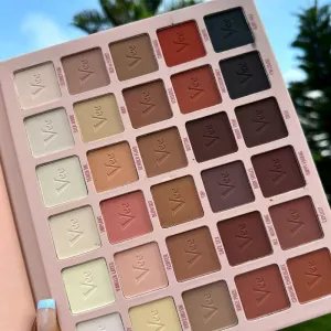 Nude 30 in 1 Eyeshadow Palette by Veebeauty
