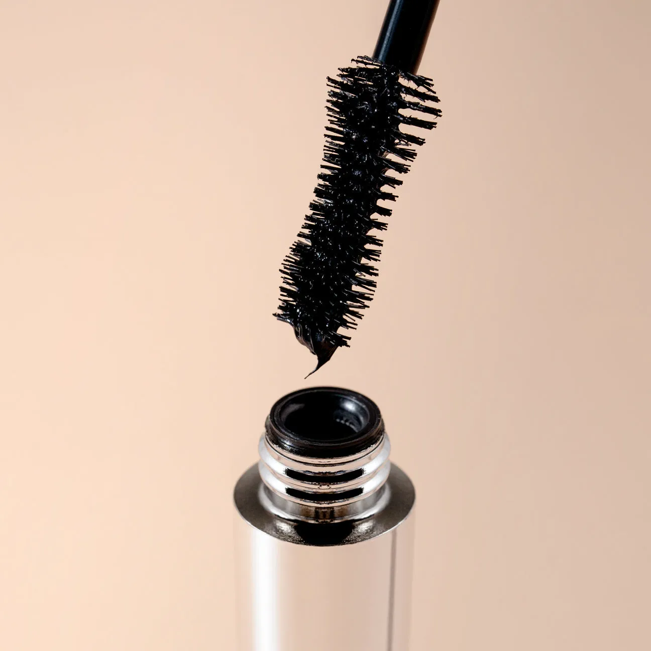 Raise Me Up Volumizing Mascara