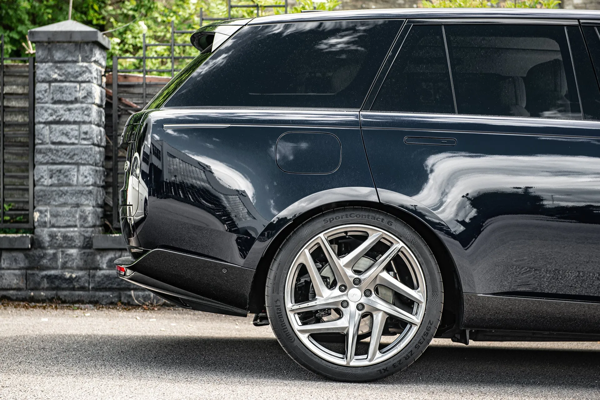 Range Rover 2022 - Glossy Blue Exterior