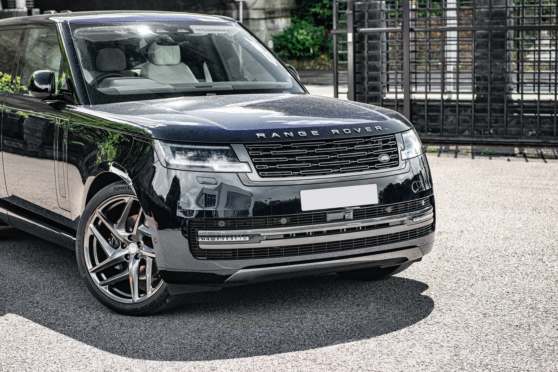 Range Rover 2022 - Glossy Blue Exterior