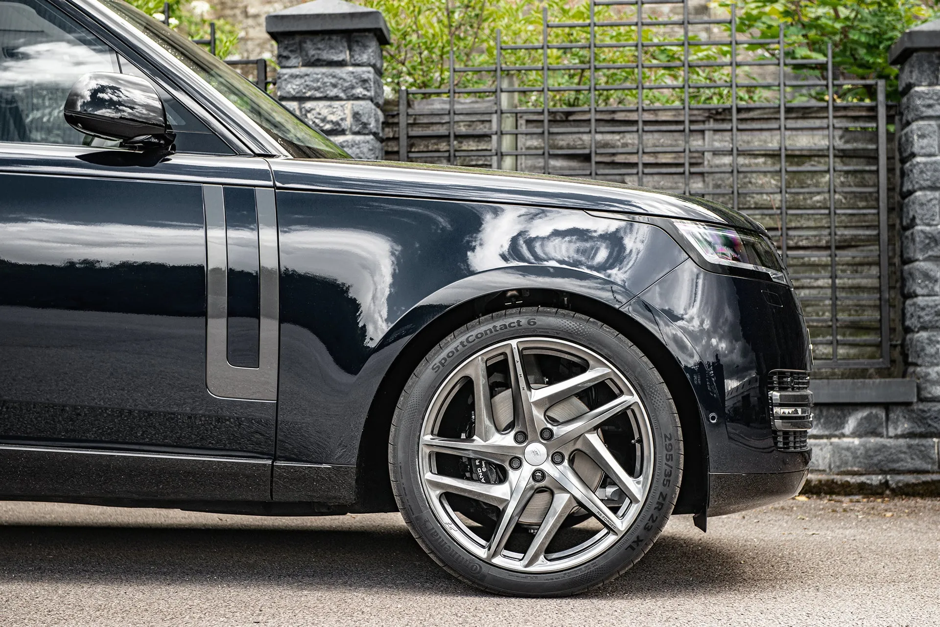 Range Rover 2022 - Glossy Blue Exterior