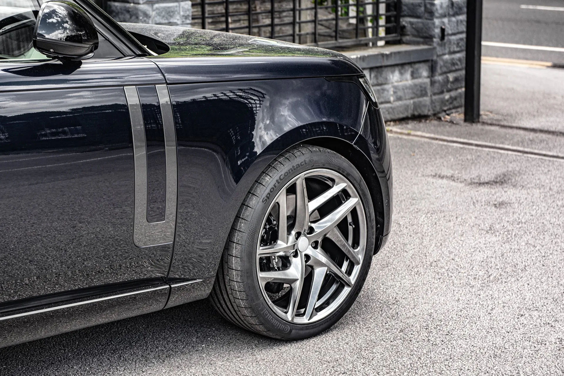Range Rover 2022 - Glossy Blue Exterior