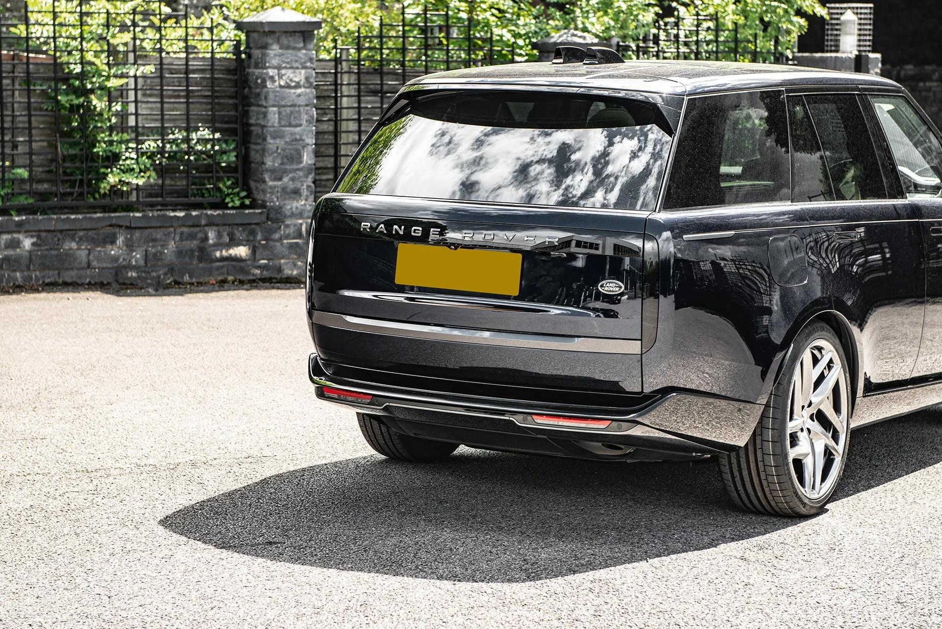 Range Rover 2022 - Glossy Blue Exterior