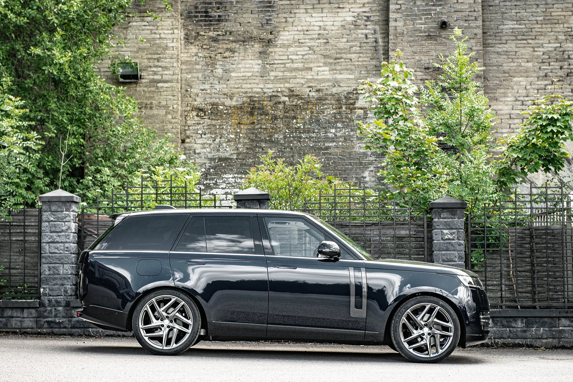 Range Rover 2022 - Glossy Blue Exterior