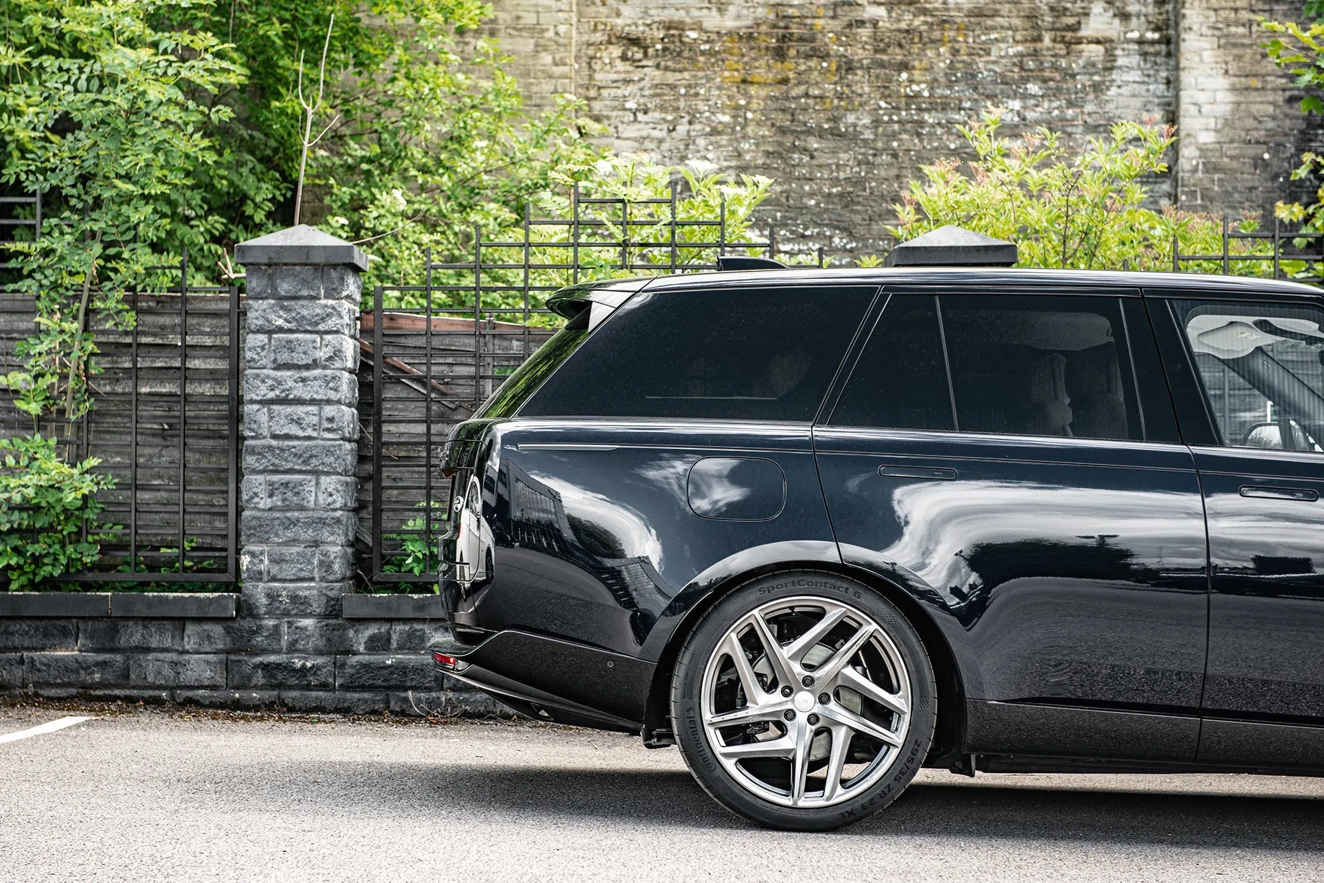 Range Rover 2022 - Glossy Blue Exterior