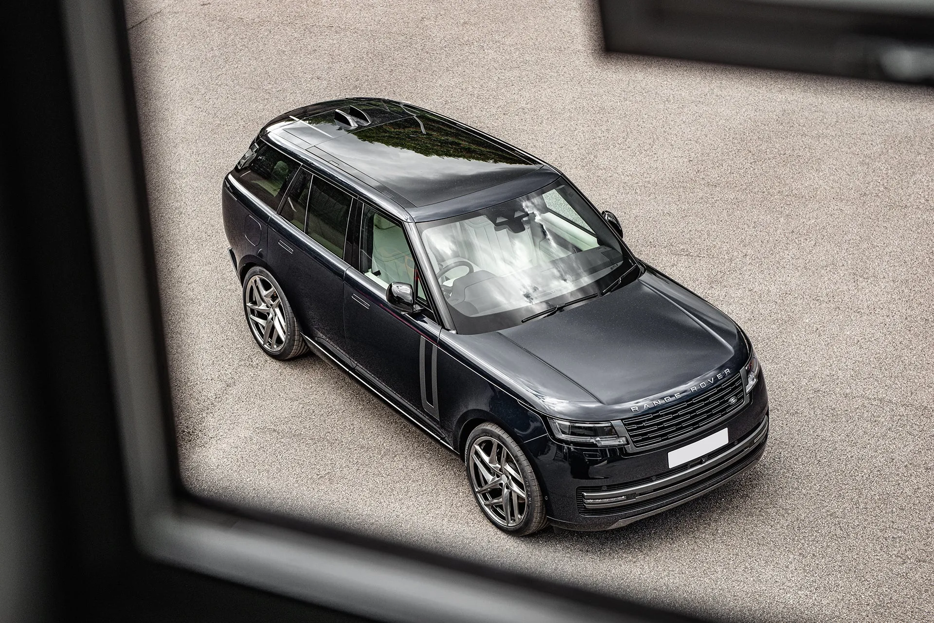 Range Rover 2022 - Glossy Blue Exterior