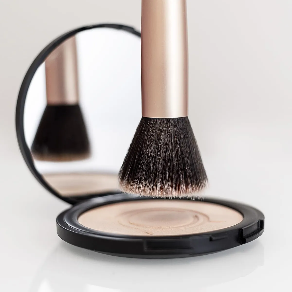 Roman Color Pressed Powder foundation compact Beauty Makeup face powder compact Powder foundation full coverage polvo compacto Longwear Medium Full Coverage (0.49 OZ) (1303-Kale)