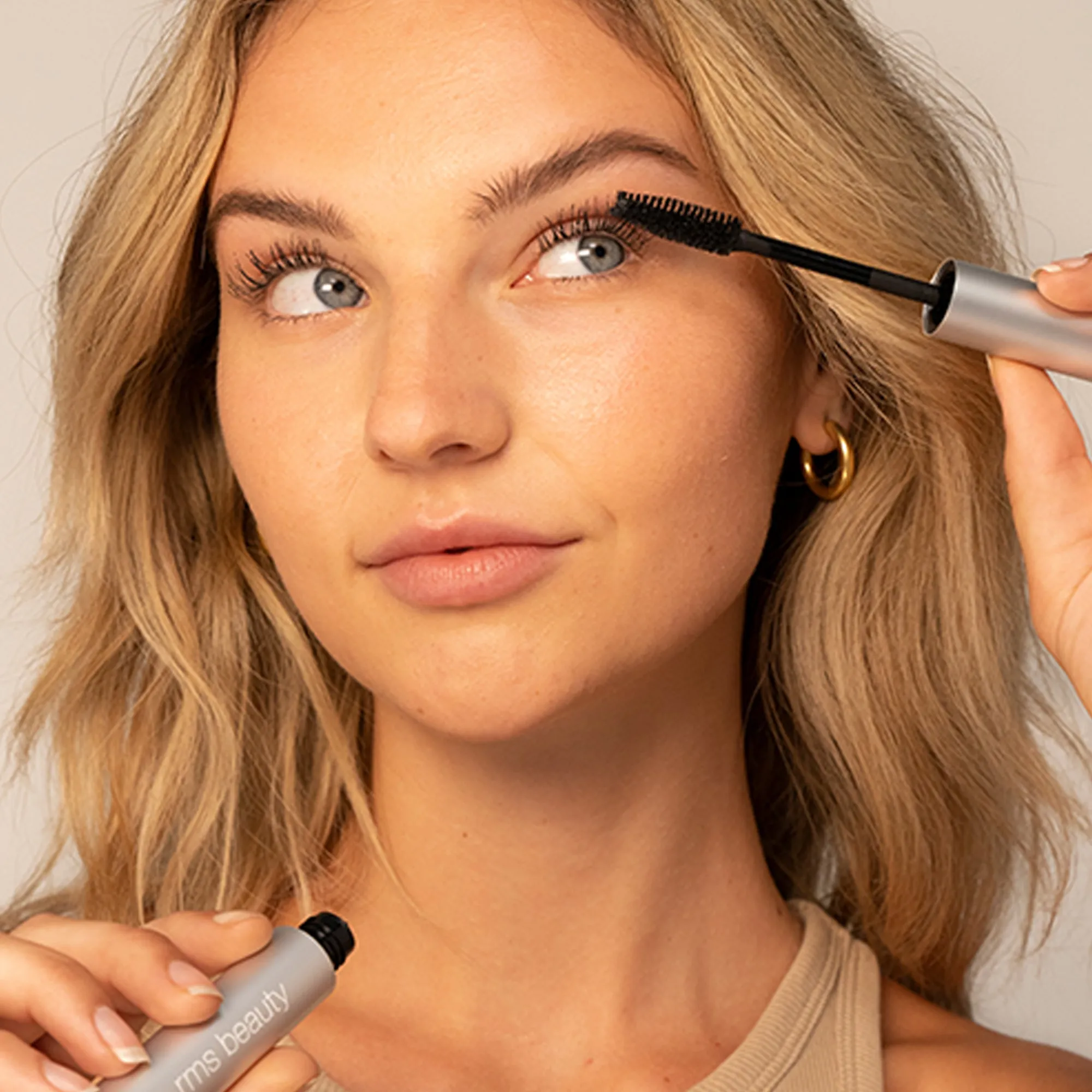 Straight Up™ Volumizing Peptide Mascara