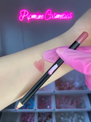 Taffy Lip Liner