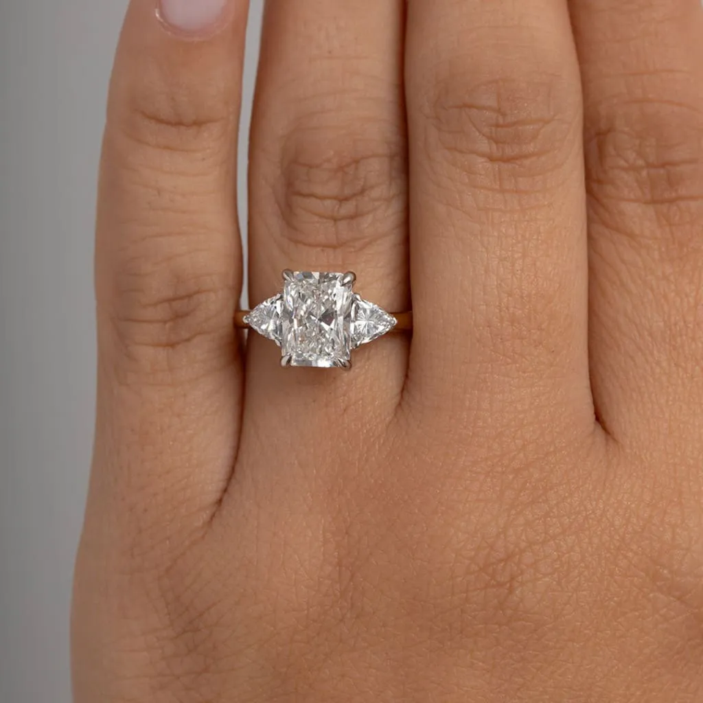 VENTURA | Radiant 3-Stone Lab Diamond Set in 18ct Gold 2.45ct