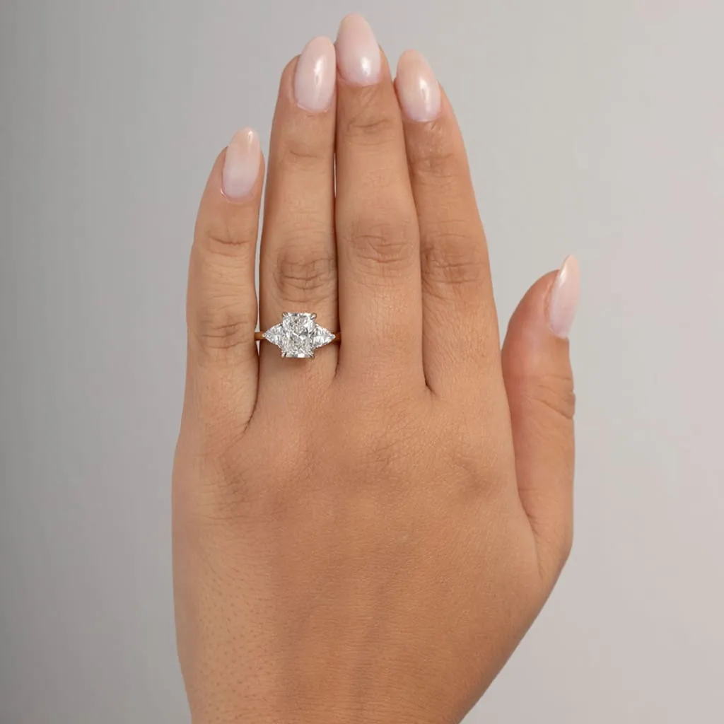 VENTURA | Radiant 3-Stone Lab Diamond Set in 18ct Gold 2.45ct