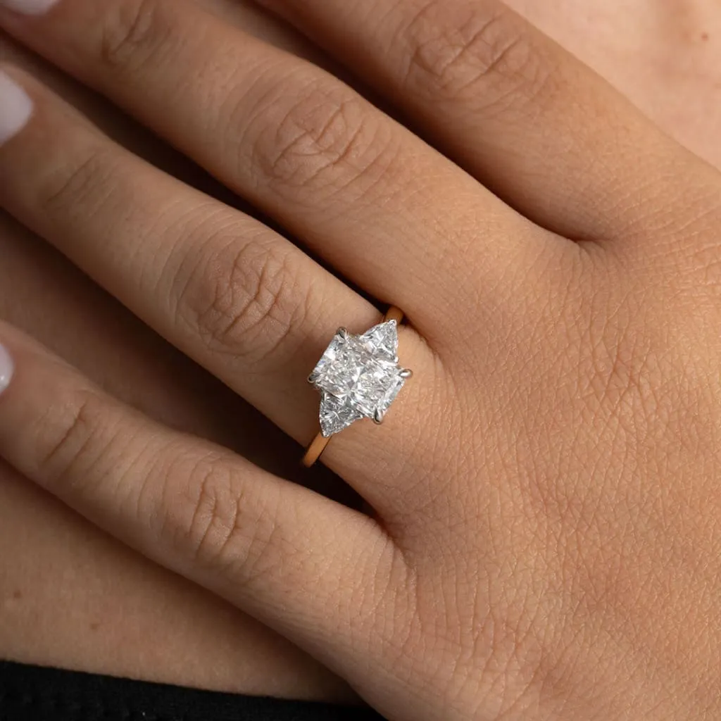 VENTURA | Radiant 3-Stone Lab Diamond Set in 18ct Gold 2.45ct